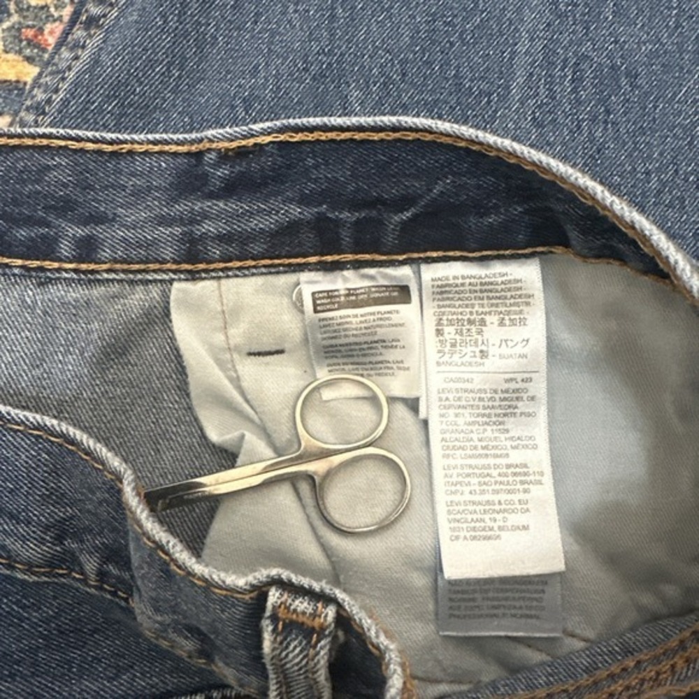 Levis 505 Jeans Mens 42x32 Blue Denim Straight Leg Zip Fly Classic Medium Wash - Picture 11 of 11